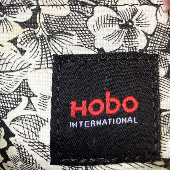 HOBO International Vida Wristlet Clutch Taupe Glazed Leather Silver Wallet Purse - Picture 15 of 15